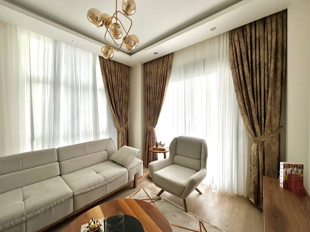 photo_5798724218249134633_y