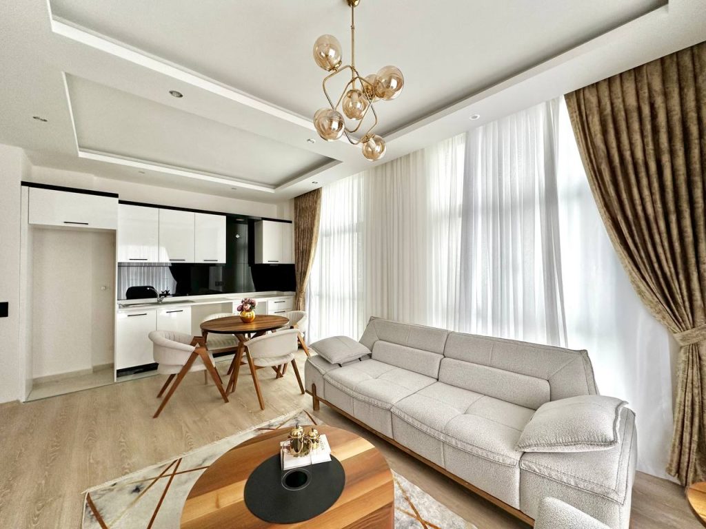 photo_5798724218249134634_y