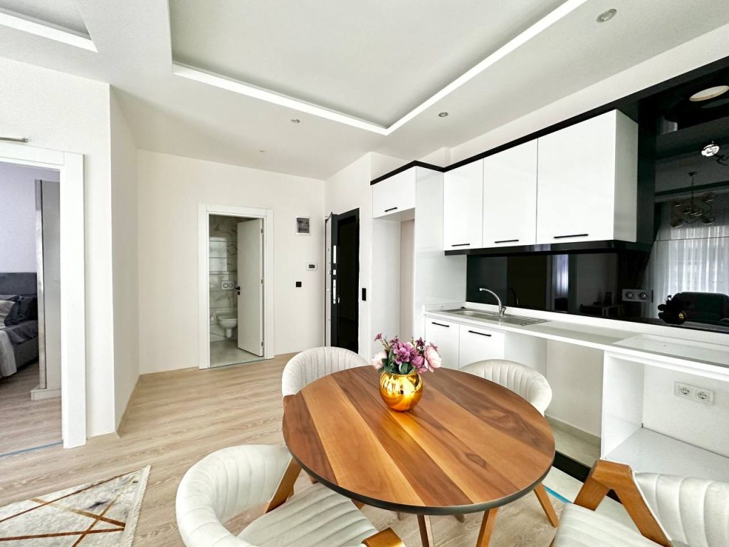 photo_5798724218249134636_y