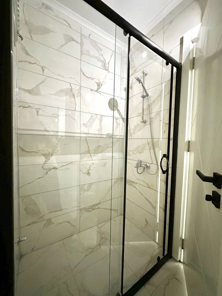 photo_5798724218249134641_y