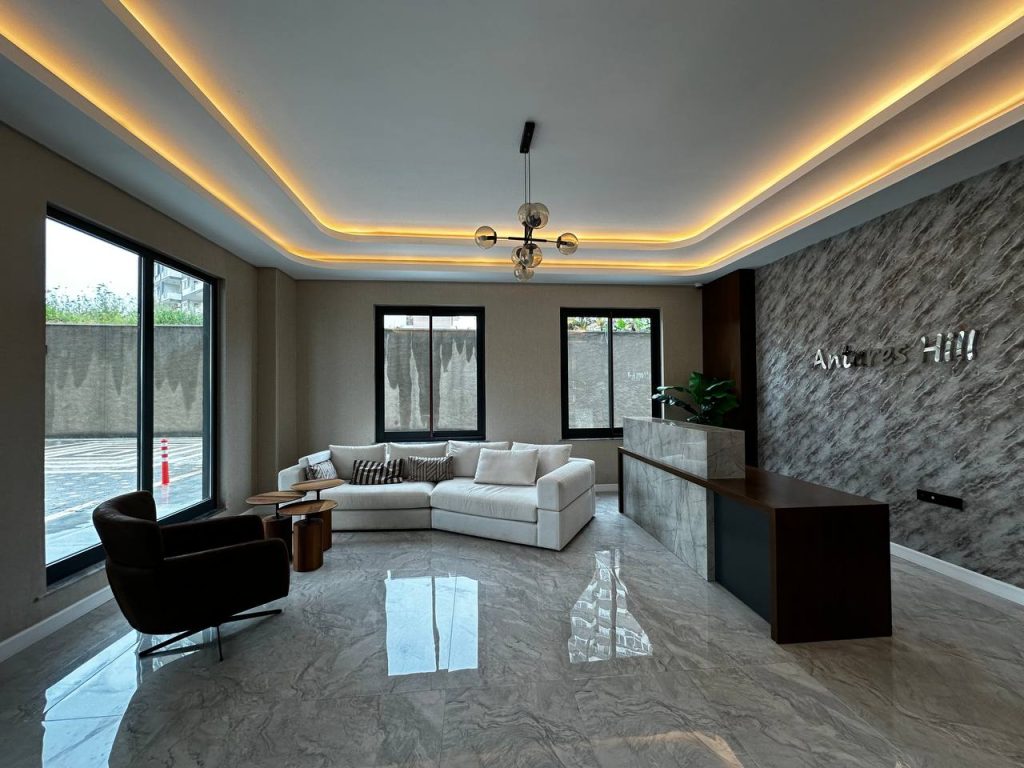 photo_5798724218249134643_y