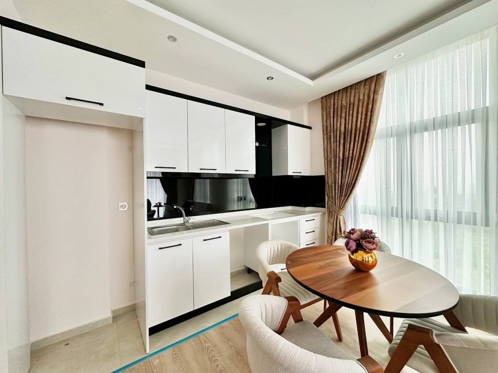 photo_5798724218249134645_y