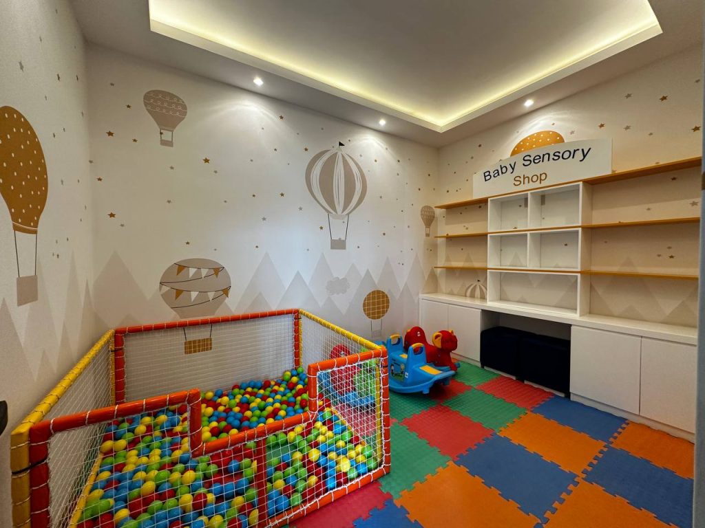 photo_5798724218249134653_y