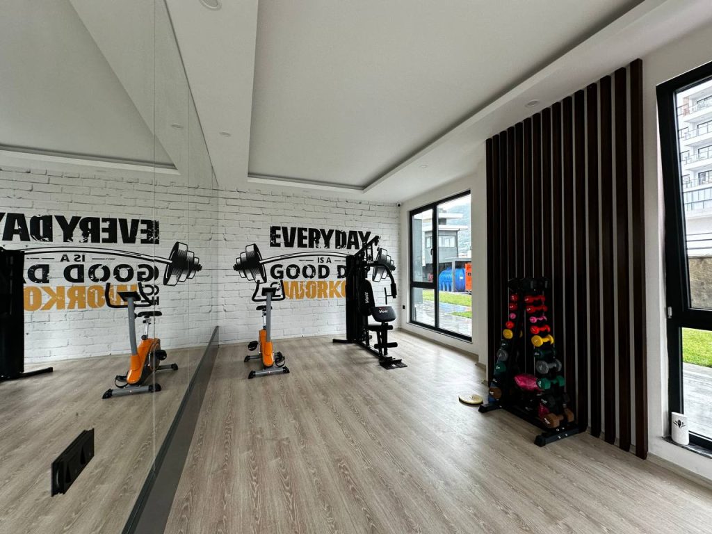 photo_5798724218249134657_y