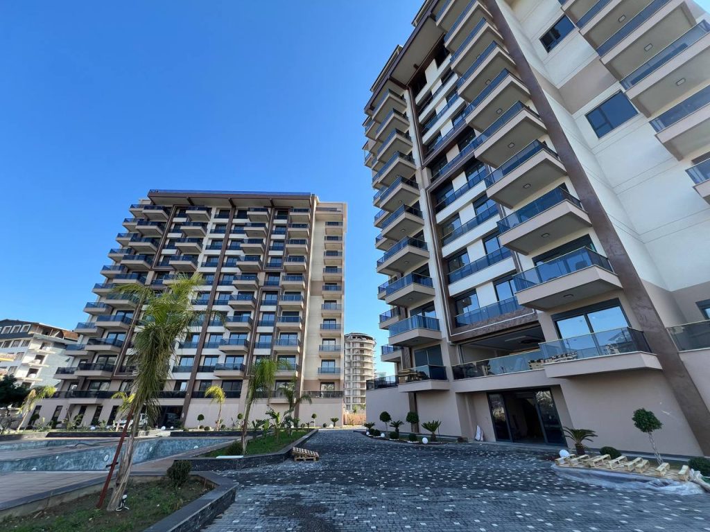 photo_5911247924703118596_y