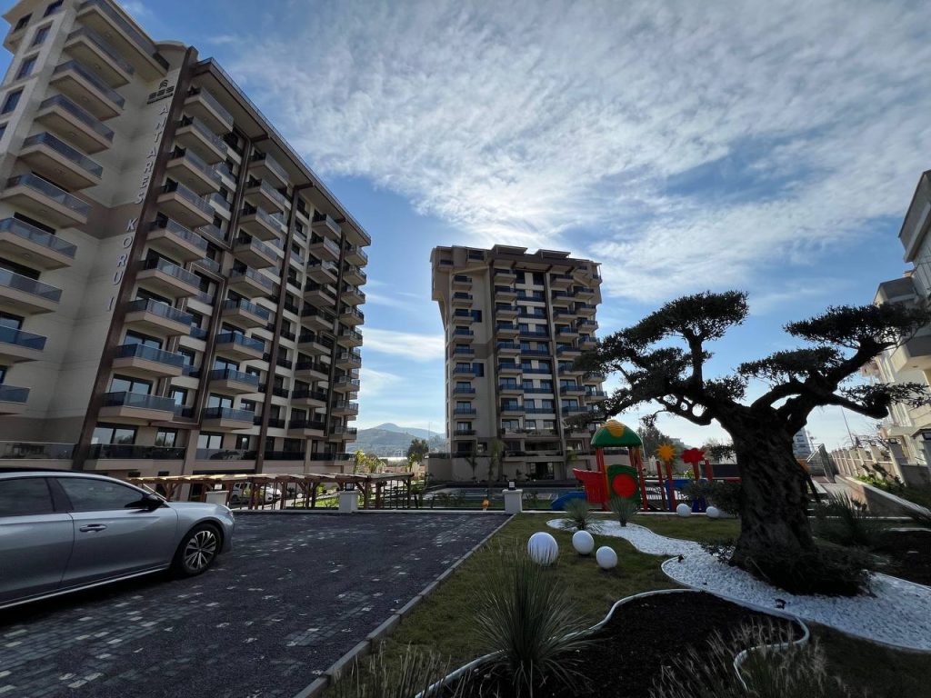 photo_5911247924703118612_y