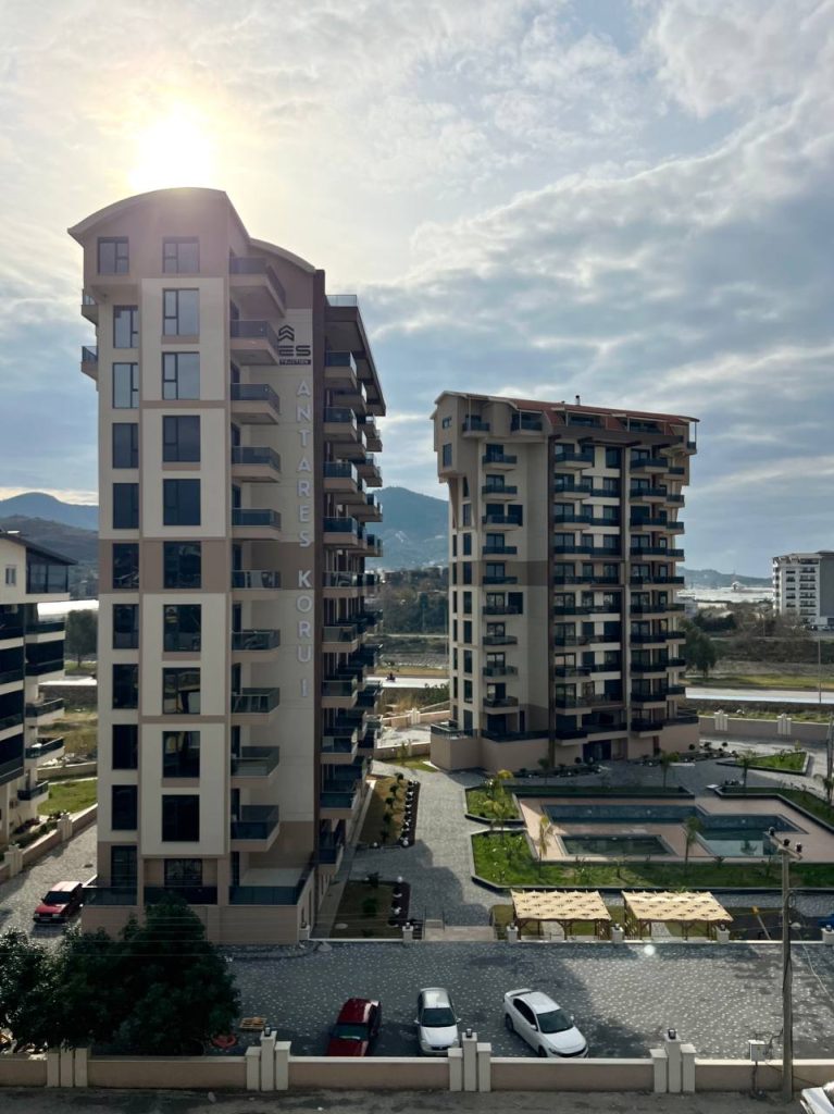 photo_5911247924703118613_y